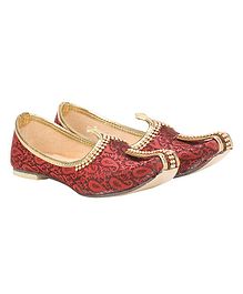 Buckled Up Mojri With Floral Design - Maroon Buckled Up Mojri With Floral Design - Maroon