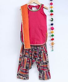 Kidcetra Sleeveless Kurta With Leaves Printed Salwar & Contrast Dupatta - Orange & Pink Kidcetra Sleeveless Kurta With Leaves Printed Salwar & Contrast Dupatta - Orange & Pink