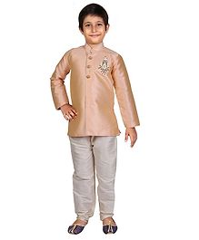Nakshi By Yug Motif Patch Detailed Full Sleeves Kurta & Pajama Set - Peach & Off White Nakshi By Yug Motif Patch Detailed Full Sleeves Kurta & Pajama Set - Peach & Off White