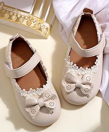 Hoppipola Bow Decorated Mary Janes - White Hoppipola Bow Decorated Mary Janes - White