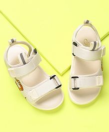 KIDLINGSS Printed Hollow Sandals - Red & White KIDLINGSS Printed Hollow Sandals - Red & White