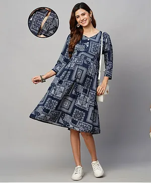 MomToBe Rayon Three Fourth Sleeves Blocked Design Printed Maternity Dress With Concealed Zipper Nursing Access - Navy Blue