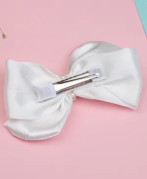 Ribbon Candy Christmas Theme Pearl Embellished Satin Bow Detailed Alligator Clip -  White