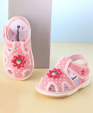 Cute Walk by Babyhug Velcro Closure Musical Sandals Flower Applique - Pink