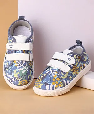 Cute Walk by Babyhug  Casual Shoes with Velcro and Leaf Print - Blue