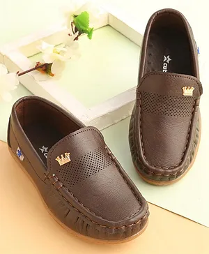 Cute Walk by Babyhug Slip On Solid Formal & Partywear Shoes with Crown Applique -Coffee Brown