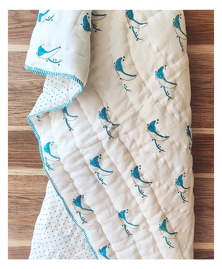 Ikeda Designs Reversible Quilt Stingray Print - White & Blue