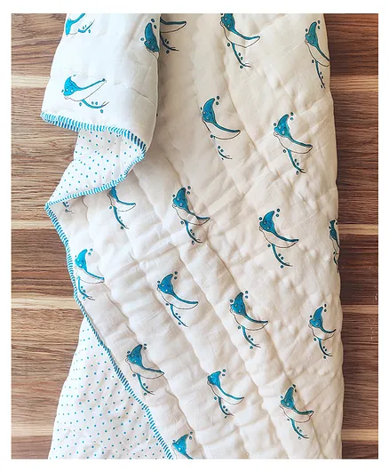 Ikeda Designs Reversible Quilt Stingray Print - White & Blue