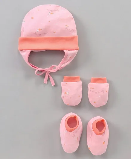 OHMS Ear Flap Cap Mitten & Booties Set Text Print Pink - Diameter 11 cm