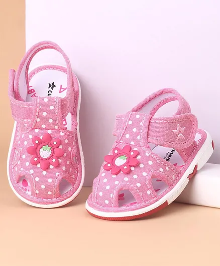 Cute Walk by Babyhug Velcro Closure Sandals Flower Applique - Fuchsia