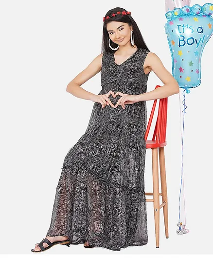 Mine4Nine Sleeveless All Over Stars Print Baby Shower Maxi Dress - Black