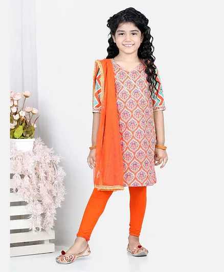 Kinder Kids Three Fourth Sleeves Seamless Damask Floral Motif Printed & Chevron Detailed Kurta With Coordinating Leggings & Dupatta - Orange