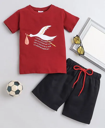 BAATCHEET Half Sleeves Bird Printed Tee With Solid Shorts - Maroon