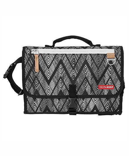Skip Hop Pronto Signature Zig Zag Zebra Pattern - Black White