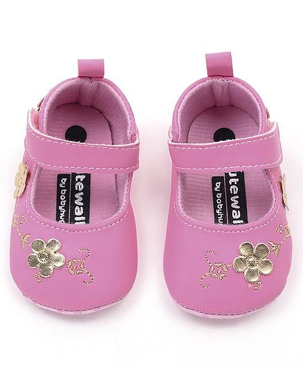 Cute Walk by Babyhug Booties Floral Embellishment - Pink