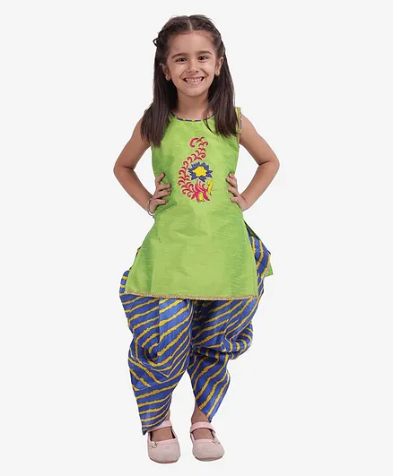 Bownbee Embroidered Sleeveless Kurta With Leheriya Dhoti & Dupatta - Green