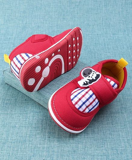 Cute Walk by Babyhug Casual Musical Shoes - Red