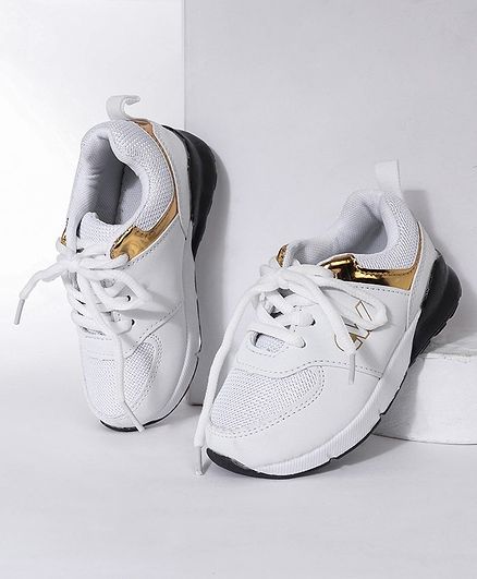 Cute Walk by Babyhug Sports Shoes - White