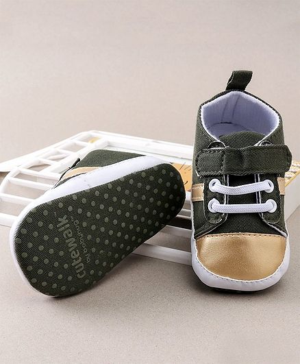 Cute Walk by Babyhug Booties - Olive Green