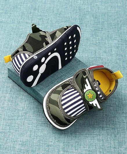Cute Walk by Babyhug Canvas Shoes - Green