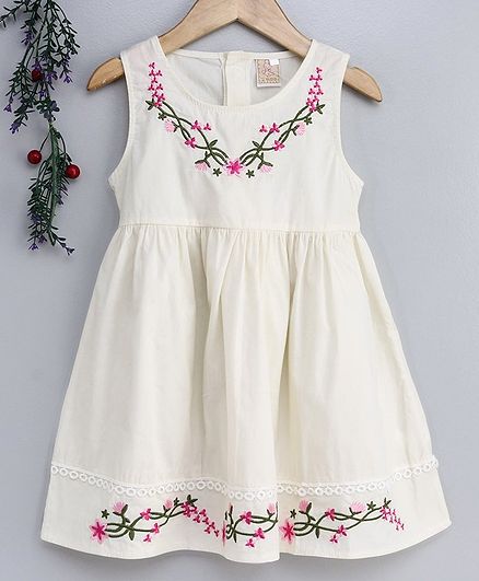 Smile Rabbit Sleeveless Floral Embroidered Frock - White