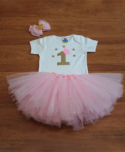 TINY MINY MEE Half Sleeves Glitter Number One Patch Detailed Onesie With Tutu Skirt & Double Bow Headband - White & Pink