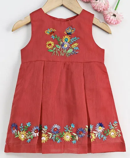 Yellow Duck Sleeveless Flower Embroidery Detailing Pleated Dress - Pink