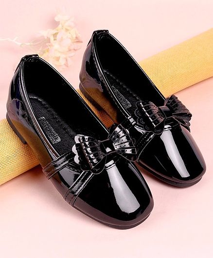 Cute Walk by Babyhug Bow Applique Bellies - Black