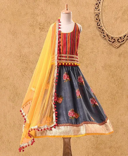 Kids Chakra Sleeveless Choli With Flower Print Lehenga & Dupatta Set - Grey