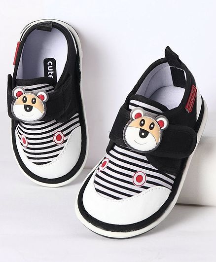 Cute Walk by Babyhug Casual Shoes Teddy Patch - Black