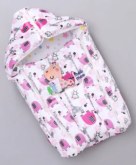Mee Mee Hooded Carry Nest Giraffe Patch - Pink