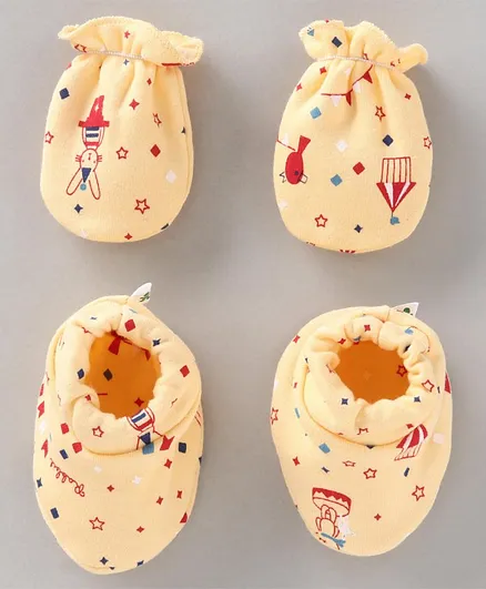 Child World Mittens and Booties Set - Yellow