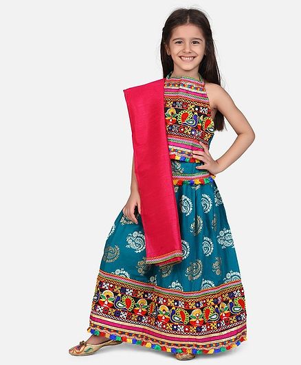 BownBee Sleeveless Kacchi Work Halter Neck Choli With Lehenga & Dupatta - Blue