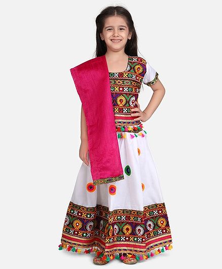 BownBee Short Sleeves Mirror Work Kacchi Style Choli With Lehenga & Dupatta - White