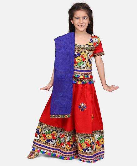 BownBee Short Sleeves Mirror Work Kacchi Style Choli With Lehenga & Dupatta - Red