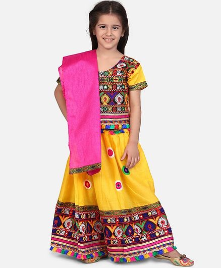 BownBee Short Sleeves Mirror Work Kacchi Style Choli With Lehenga & Dupatta - Yellow