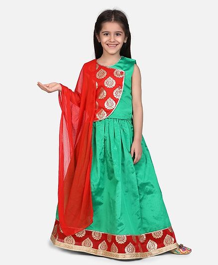 BownBee Sleeveless Motif Print Choli With Lehenga & Dupatta - Green