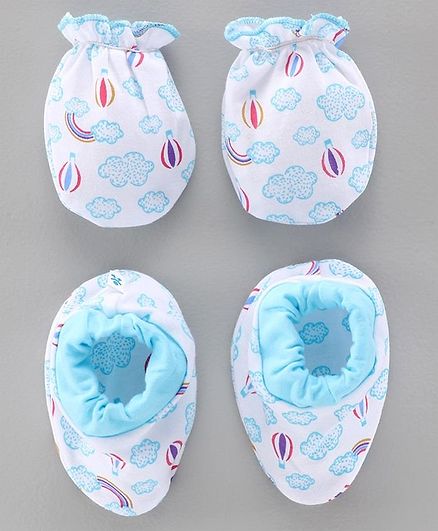 Child World Mittens And Booties Parachute Print - White Blue