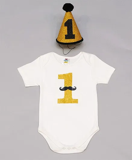 TINY MINY MEE One Moustache Print Half Sleeves Onesie - White