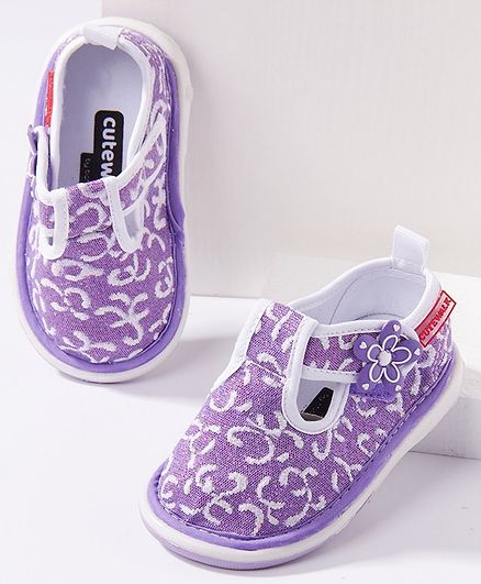 Cute Walk by Babyhug Casual Shoes Floral Applique - Purple