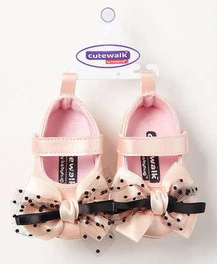 Cute Walk by Babyhug Booties Bow Applique - Pink