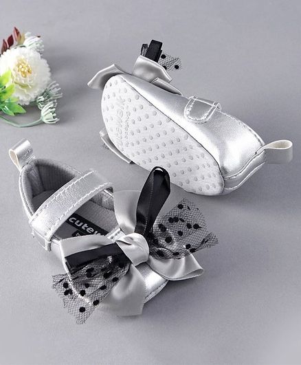 Cute Walk by Babyhug Booties Bow Applique - Silver