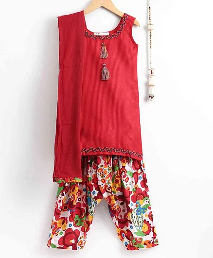 The Little Fashionistas Sleeveless Kurti With Flower Print Salwar & Dupatta - Red