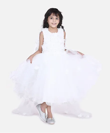 Whitehenz Clothing Flower Applique Sleeveless Gown With Attached Cape - White