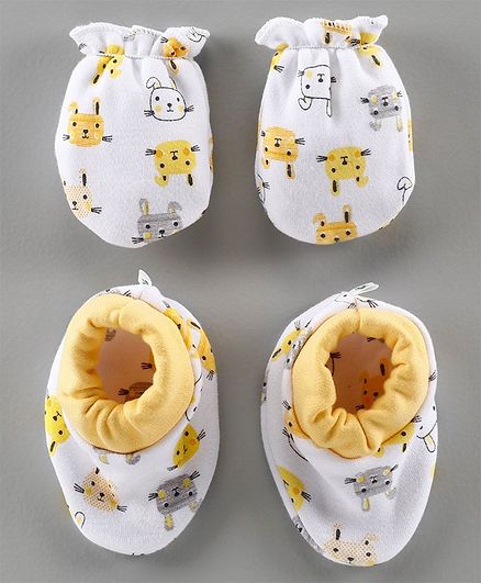 Child World Baby Mittens & Booties Cat Print - White Gold