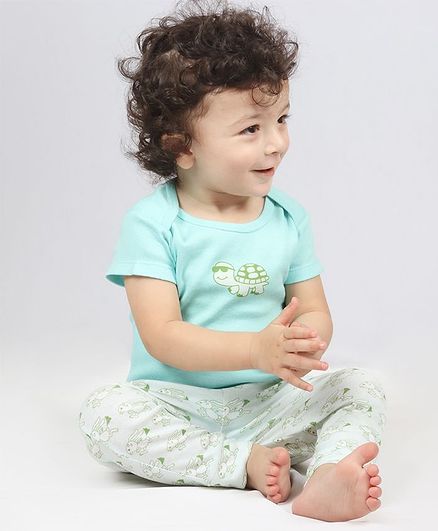 Kaarpas Half Sleeves Organic Cotton Pack of 2 Tortoise Print Onesie & Pant Set - Blue & Green