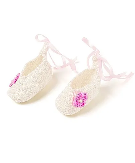 Funkrafts Flower Embellished Crochet Booties - Off White