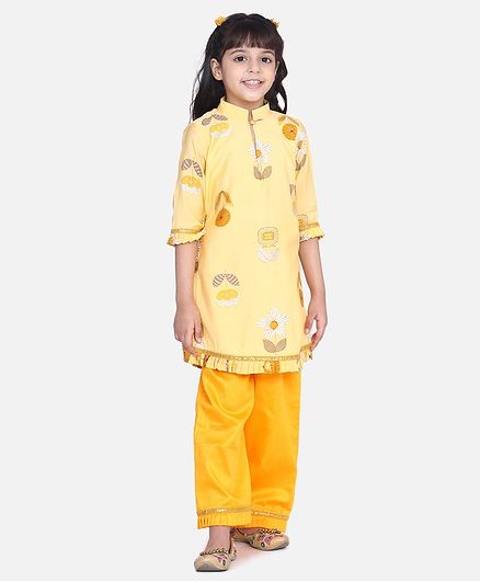 Whitehenz Clothing Three Fourth Sleeves Flower Print Kurta With Pants - Yellow