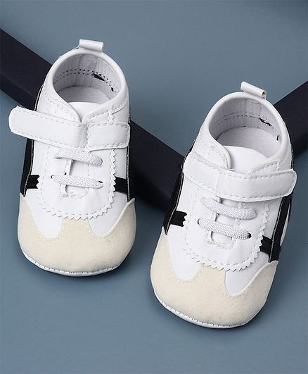 KIDLINGSS Criss Cross Design Booties - White & Black