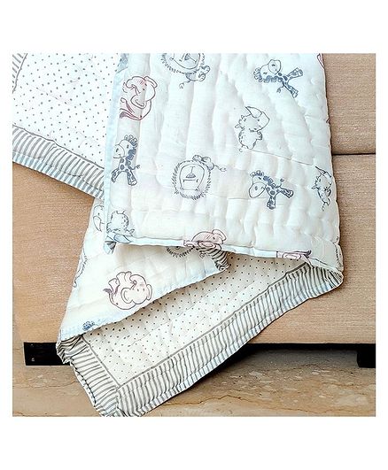 Ikeda Designs Reversible Baby Quilt Jungle Print - White
